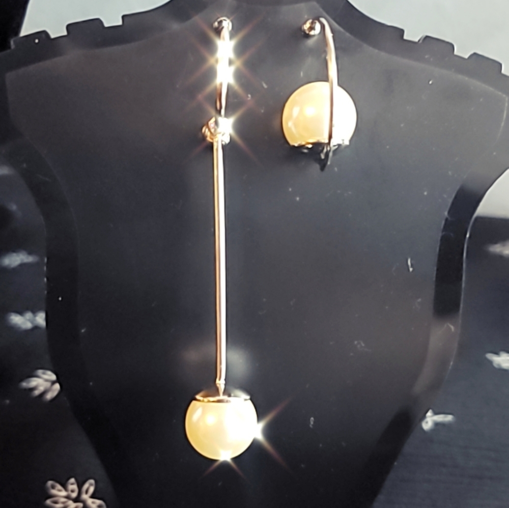 Earings zircon stone NWT